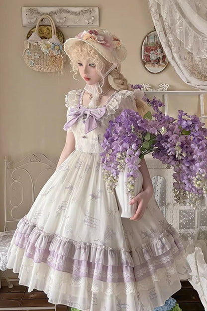 Finely Styled Dress with a Classic Vintage Look