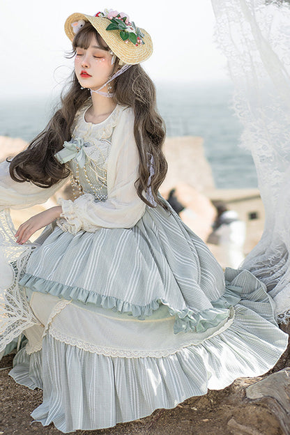 Finely Styled Dress with a Classic Vintage Look