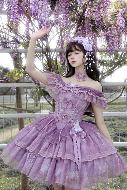 Finely Styled Dress with a Classic Vintage Look