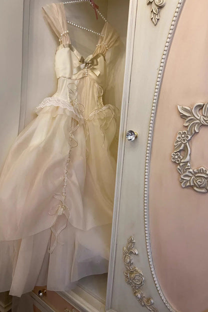 Subtly Elegant Dress with a Refined Vintage Look