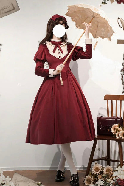 Finely Styled Dress with a Classic Vintage Look