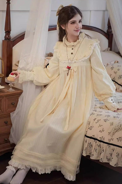 Finely Styled Dress with a Classic Vintage Look