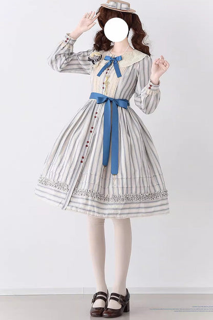 Classic Vintage Dress with a Flattering Fit