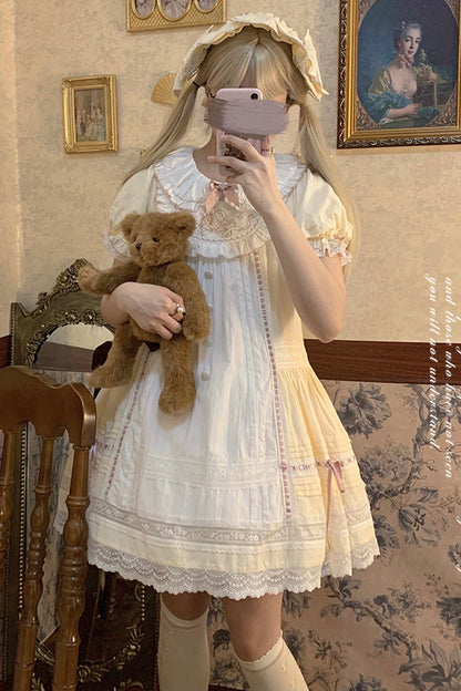 Finely Styled Dress with a Classic Vintage Look