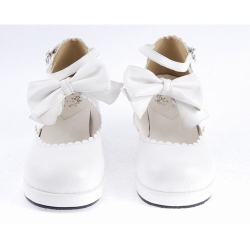 Effortlessly Elegant Shoes with a Timeless Design