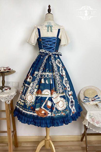 Finely Styled Dress with a Classic Vintage Look