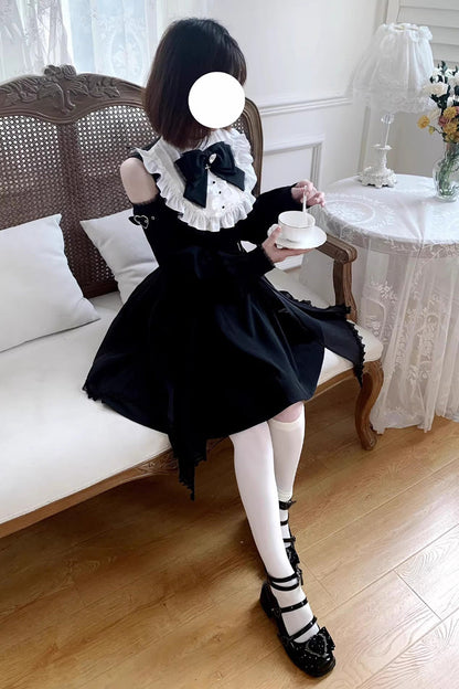 Beautifully Finished Dress in a Timeless Design