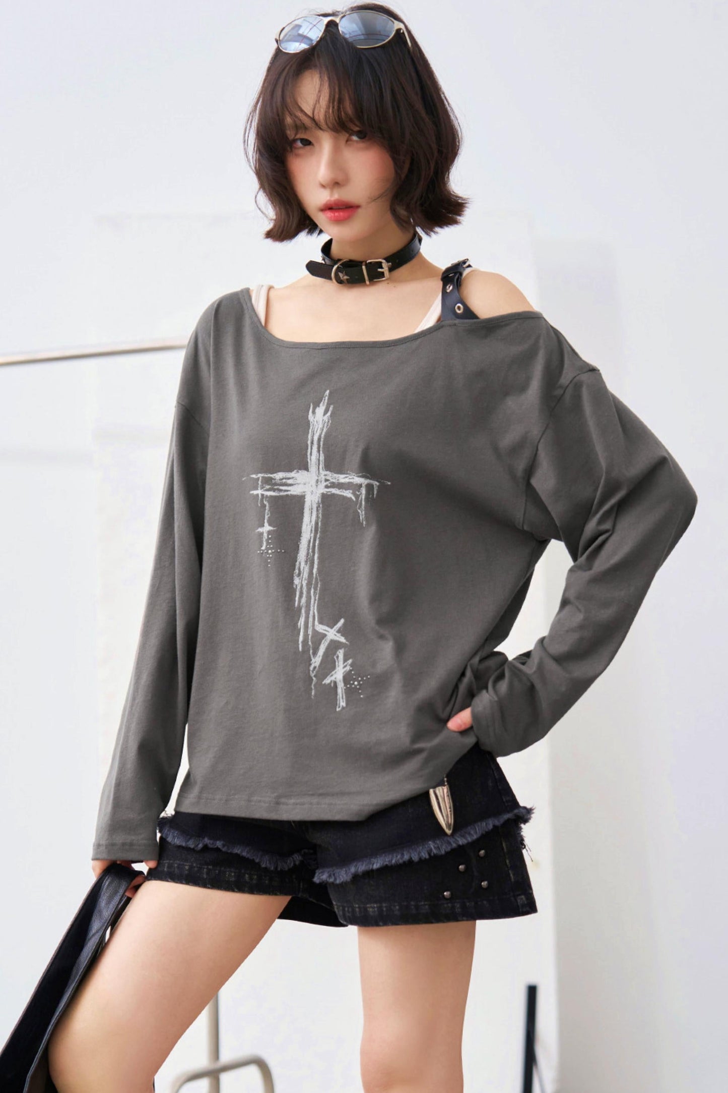 White Ashes Off-shoulder Top