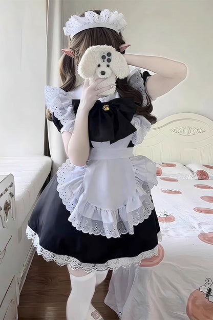 Subtly Elegant Dress with a Refined Vintage Look