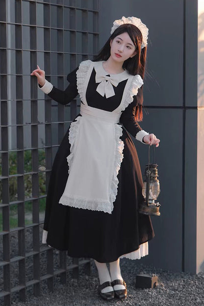 Subtly Elegant Dress with a Refined Vintage Look