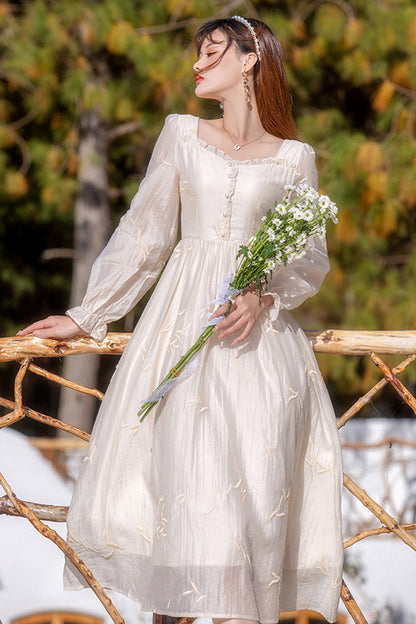 Subtly Elegant Dress with a Refined Vintage Look