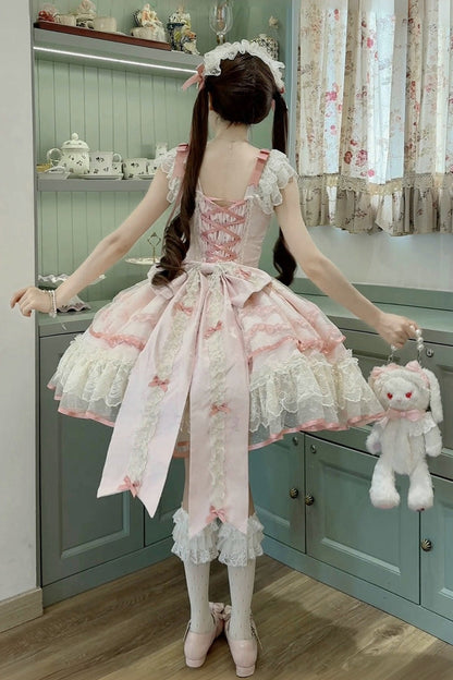 Finely Styled Dress with a Classic Vintage Look