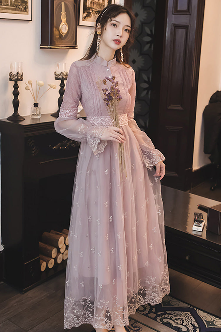 Finely Styled Dress with a Classic Vintage Look