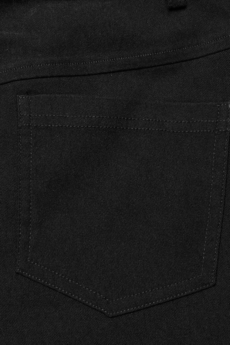 Casually Elegant Pants with a Refined Edge
