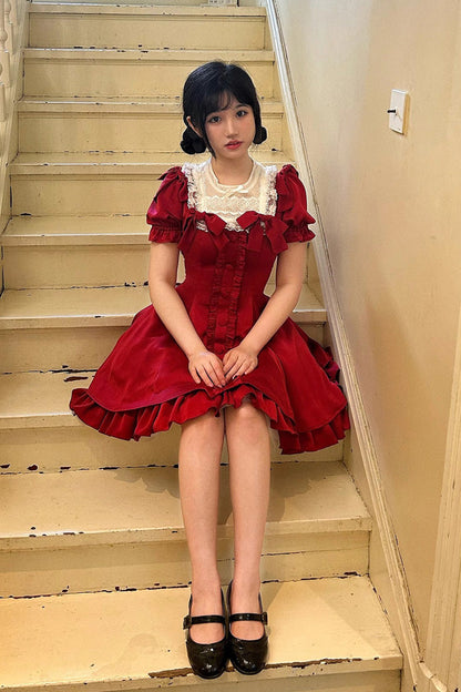 Finely Styled Dress with a Classic Vintage Look