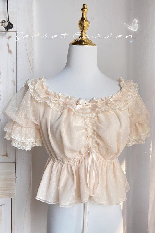 Casually Elegant Blouse with a Refined Edge