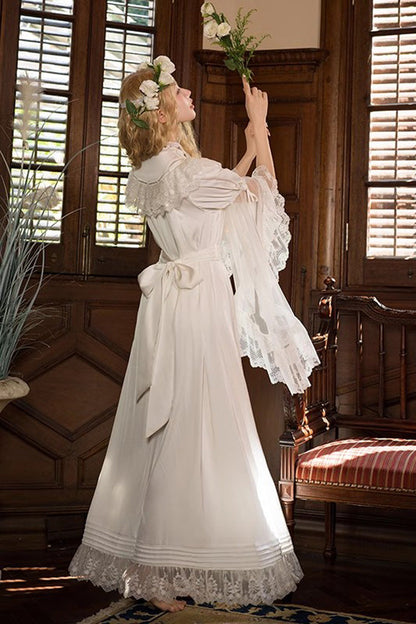 Finely Styled Dress with a Classic Vintage Look