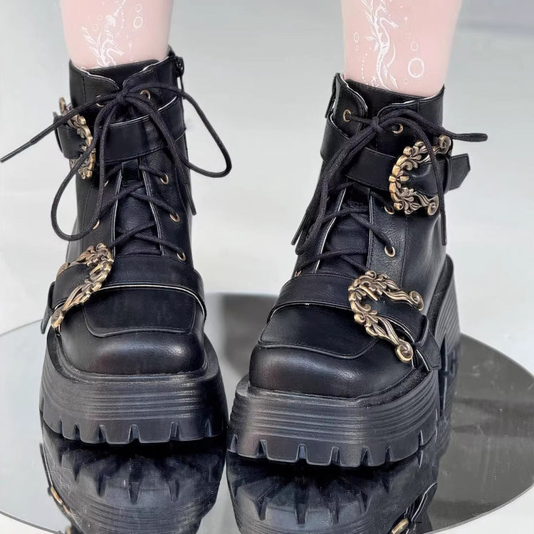 Effortlessly Elegant Boots with a Timeless Design