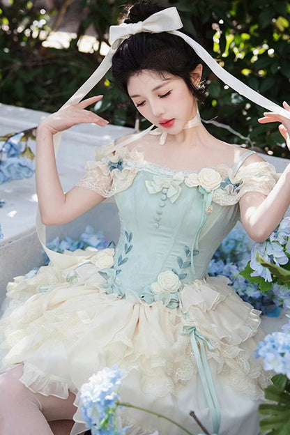 Finely Styled Dress with a Classic Vintage Look