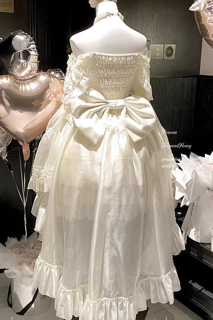 Finely Styled Dress with a Classic Vintage Look