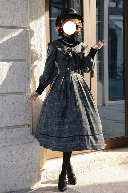 Finely Styled Dress with a Classic Vintage Look