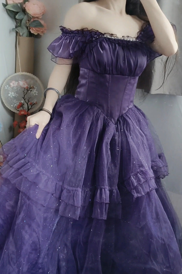 Finely Styled Dress with a Classic Vintage Look