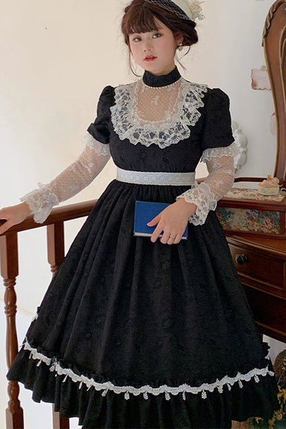Beautifully Finished Dress in a Timeless Design