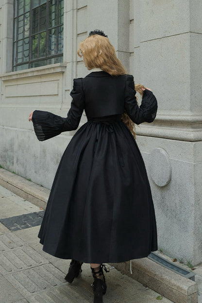 Finely Styled Dress with a Classic Vintage Look
