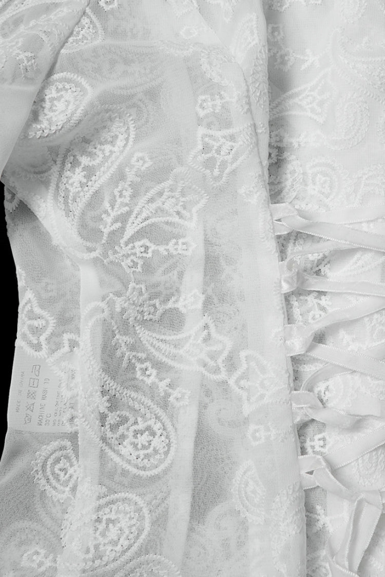 Casually Elegant Blouse with a Refined Edge