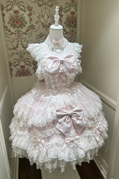 Subtly Elegant Dress with a Refined Vintage Look