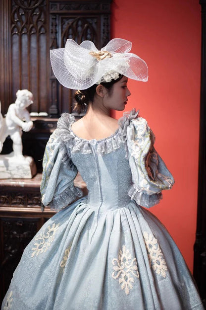 Finely Styled Dress with a Classic Vintage Look