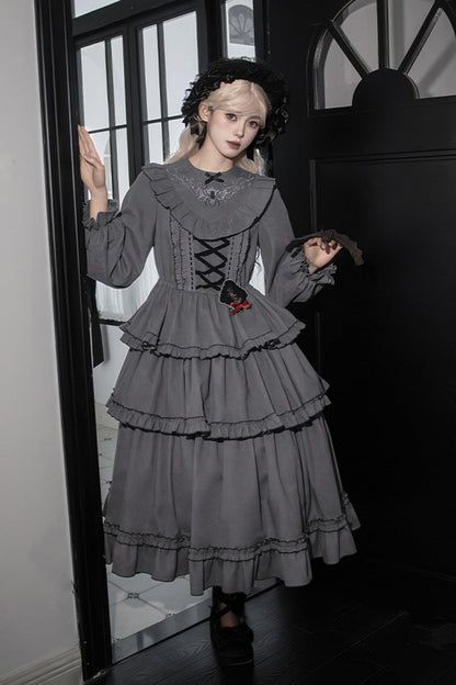 Subtly Elegant Dress with a Refined Vintage Look