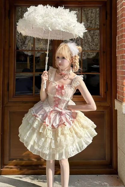 Finely Styled Dress with a Classic Vintage Look