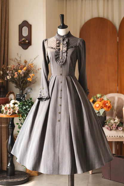Classic Vintage Dress with a Flattering Fit