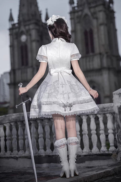 Subtly Elegant Dress with a Refined Vintage Look