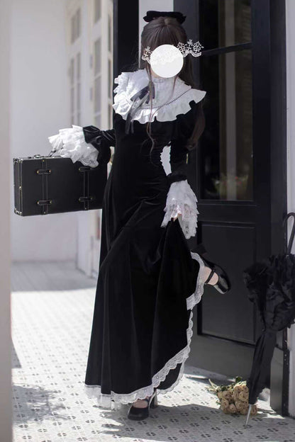 Beautifully Crafted Dress in a Classic Style