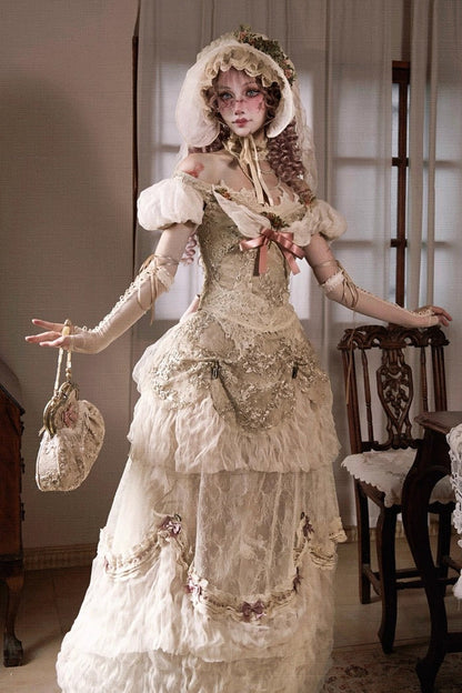 Finely Styled Dress with a Classic Vintage Look