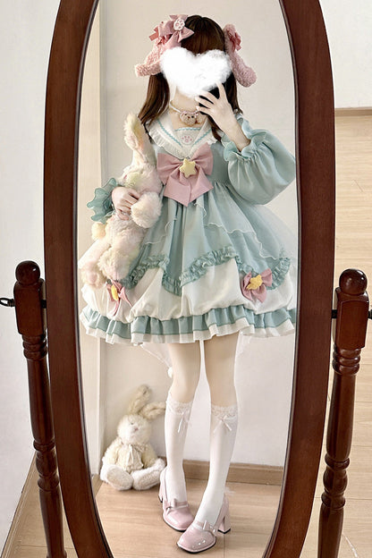 Finely Styled Dress with a Classic Vintage Look