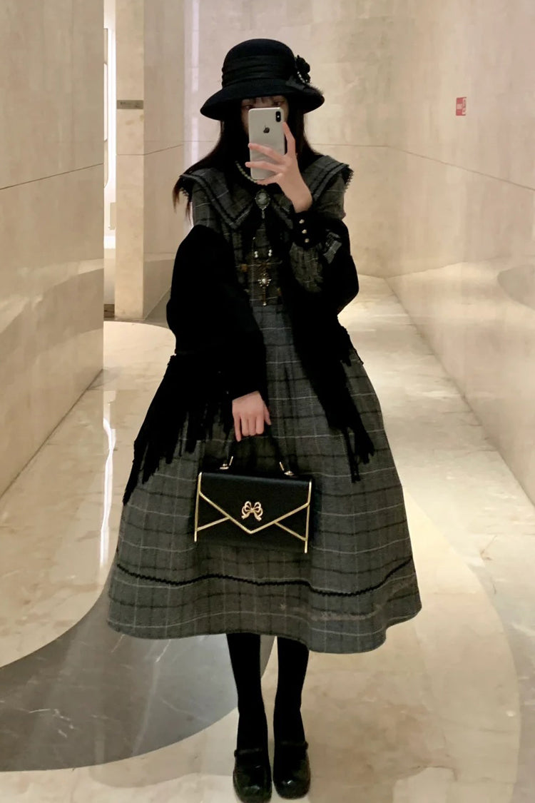 Finely Styled Dress with a Classic Vintage Look