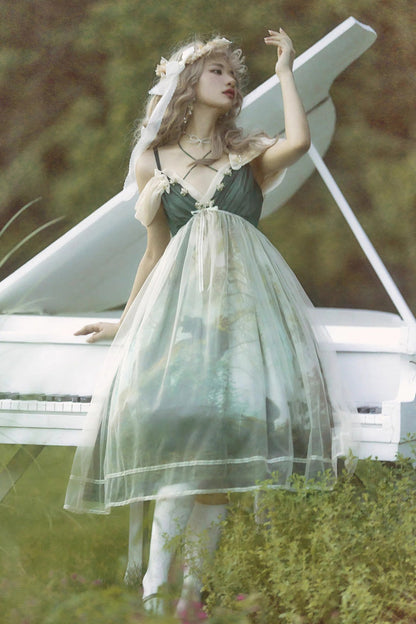 Finely Styled Dress with a Classic Vintage Look