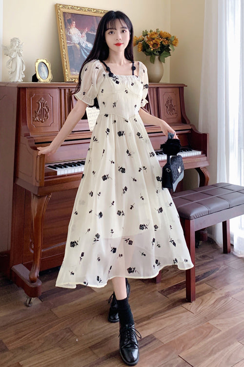 Classic Vintage Dress with a Flattering Fit