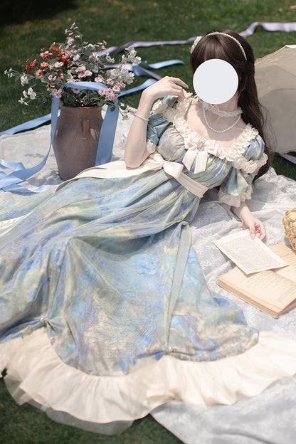 Finely Styled Dress with a Classic Vintage Look