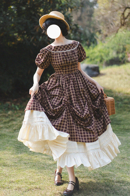 Finely Styled Dress with a Classic Vintage Look