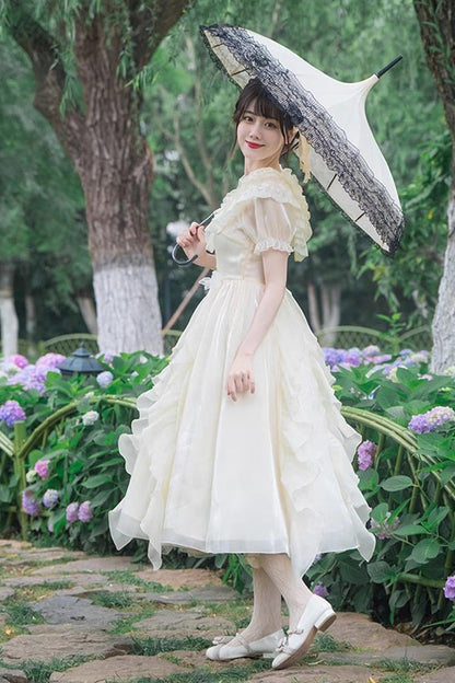 Effortlessly Elegant Dress with a Timeless Design