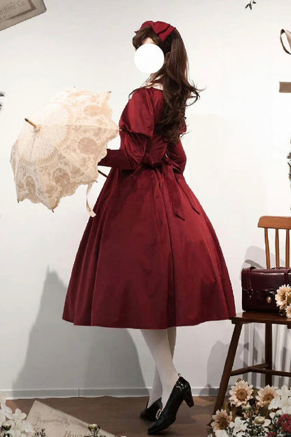 Finely Styled Dress with a Classic Vintage Look