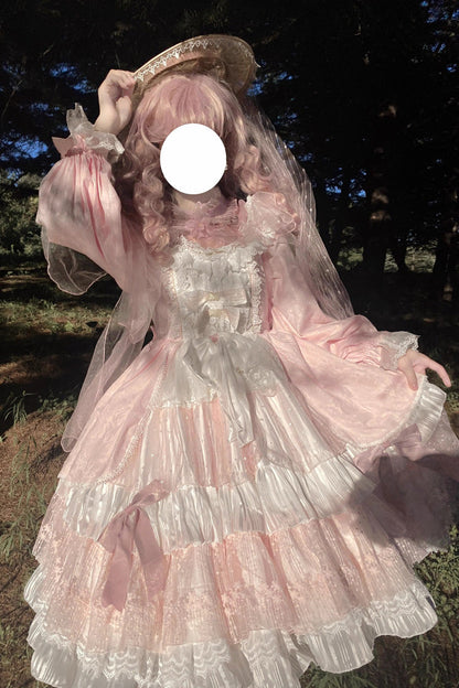 Subtly Elegant Dress with a Refined Vintage Look