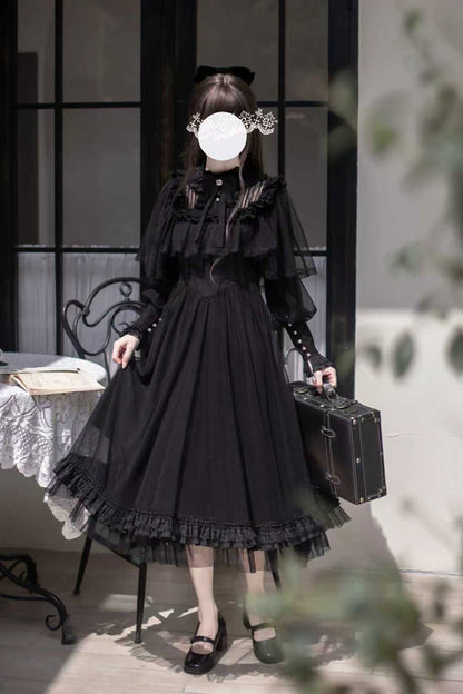 Subtly Elegant Dress with a Refined Vintage Look