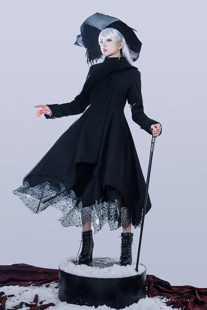 Finely Styled Coat with a Classic Vintage Look