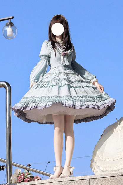 Beautifully Finished Dress in a Timeless Design