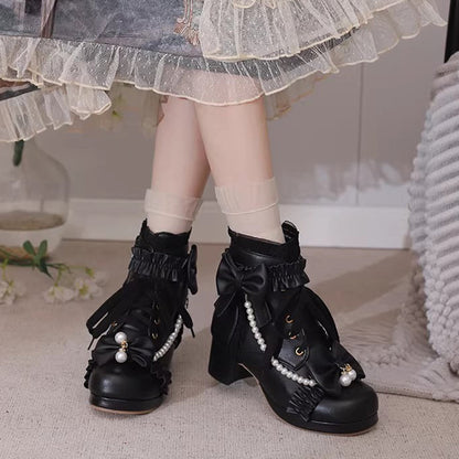 Effortlessly Elegant Boots with a Timeless Design